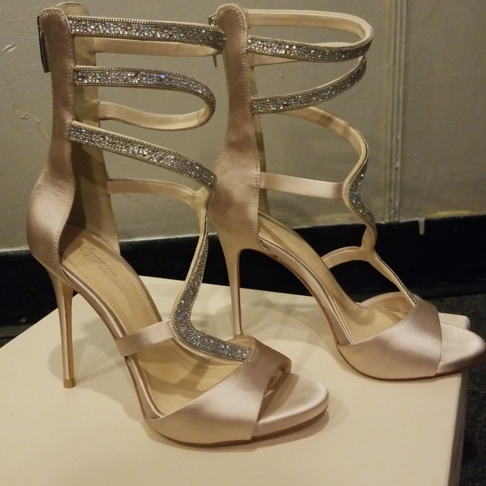 Vince Camuto Champagne /sand colored Heels. Size 7